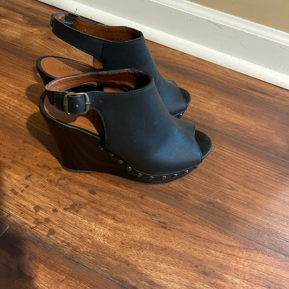 Lucky Brand Larae Black Wood Studded Wedge Heels Size 6.5 - Picture 2 of 9